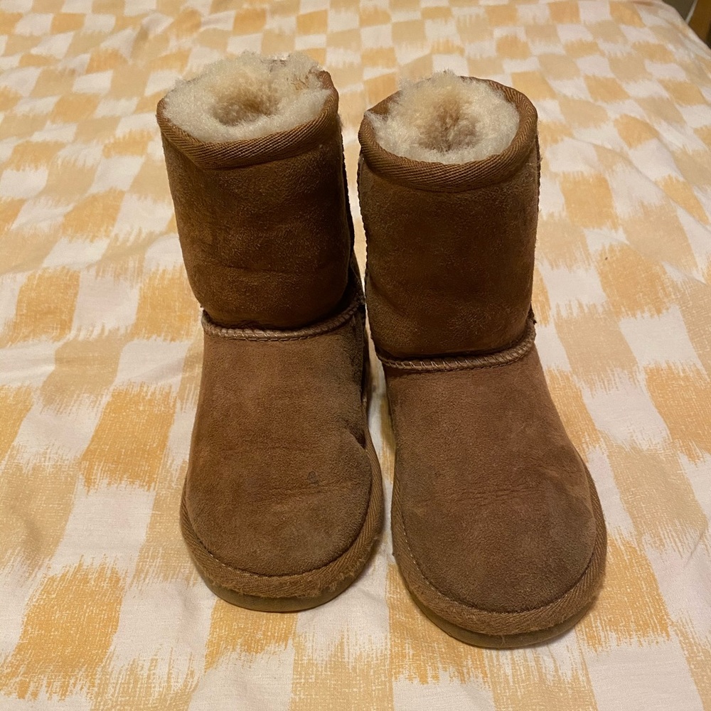 Toddler Uggs size 9